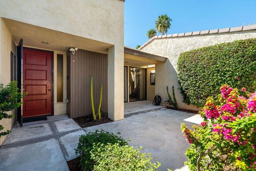 395 E La Verne Way, Palm Springs, CA, 92264-9016 | Card Image