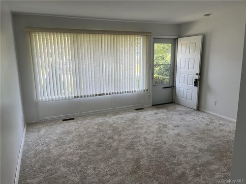 43 Wickham Dr, Warwick, NY, 10990-2138 | Card Image