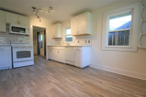 3320 W 5th St, Fort Worth, TX, 76107-2107 | Card Image