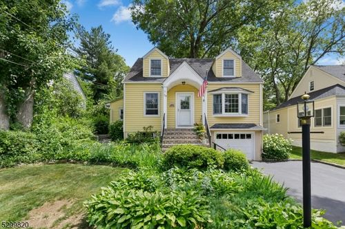 39 Woodlawn Dr, Chatham Twp, NJ, 07928-1162 | Card Image