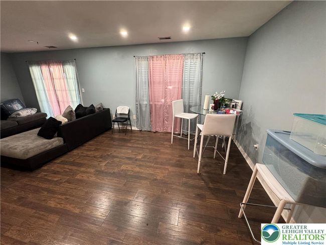 215 W Lehigh St, Townhouse with 3 bedrooms, 3 bathrooms and null parking in Bethlehem PA | Image 13