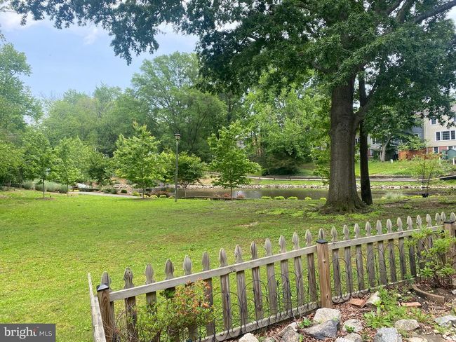 8111 Oaklake Ct, Townhouse with 4 bedrooms, 3 bathrooms and null parking in ALEXANDRIA VA | Image 4