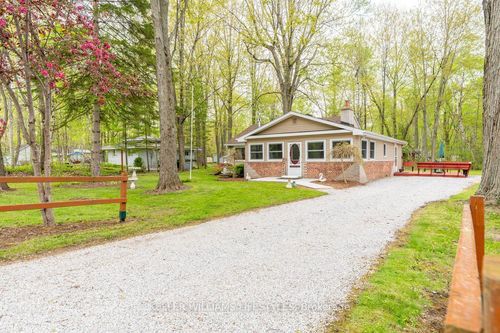 6085 Danbea Lane, Kettle And Stony Point Fn, ON, N0N1J1 | Card Image