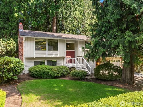 16018 197th Ave Ne, Woodinville, WA, 98077-8812 | Card Image