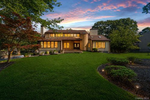 3 Indian Valley Rd, Setauket, NY, 11733-4037 | Card Image