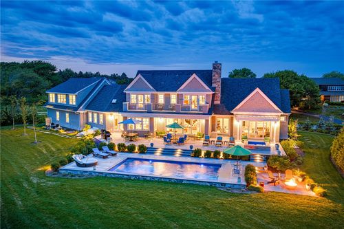 71 Cliff Dr, Narragansett, RI, 02882-1921 | Card Image
