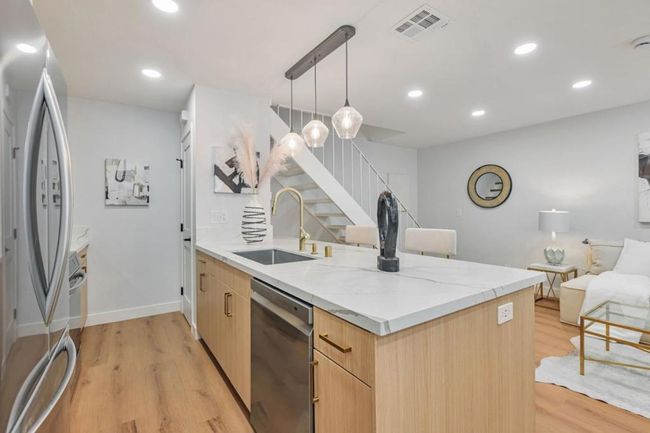 APT-3 - 832 Gilchrist Dr, Townhouse with 2 bedrooms, 1 bathrooms and 2 parking in San Jose CA | Image 9