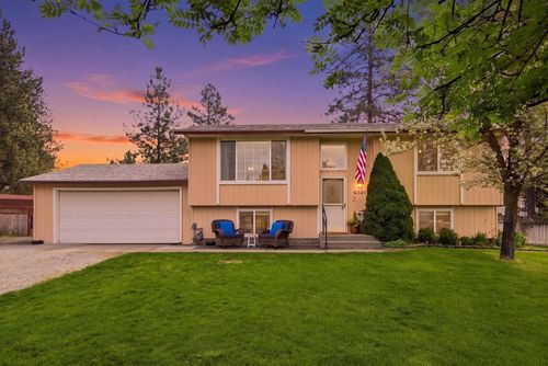 16340 N Greenfield Ct, Nine Mile Falls, WA, 99026-9414 | Card Image