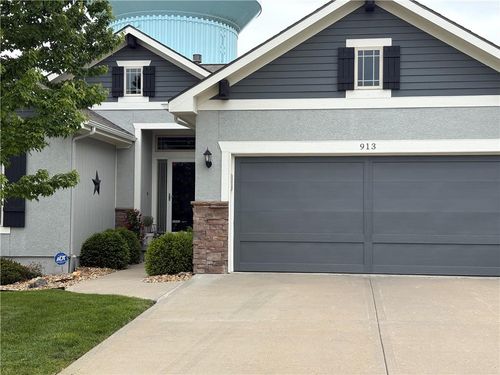 913 Se Amber Ct, Blue Springs, MO, 64014-4204 | Card Image