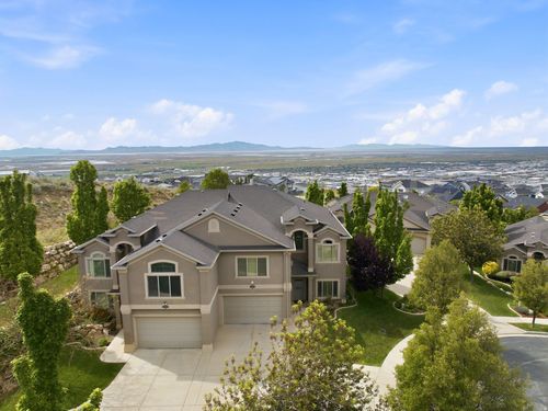 202 Edgewood Cir, North Salt Lake, UT, 84054-2658 | Card Image