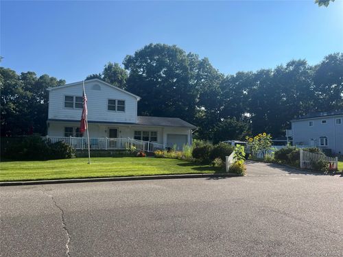 8 Virginia Drive, Brookhaven, NY, 11763 | Card Image