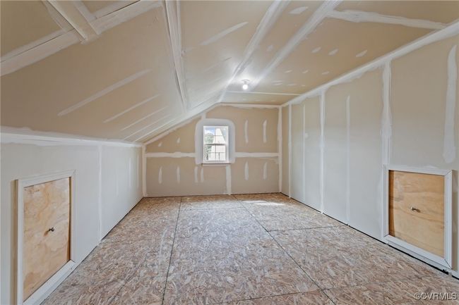 Bonus room with vaulted ceiling | Image 32