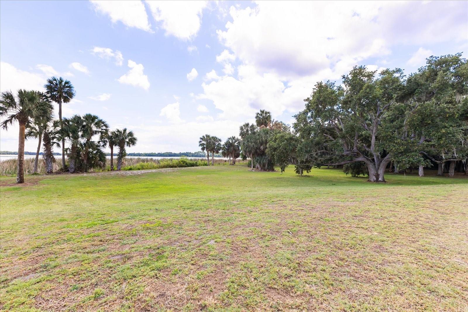 Land in TAVARES 4