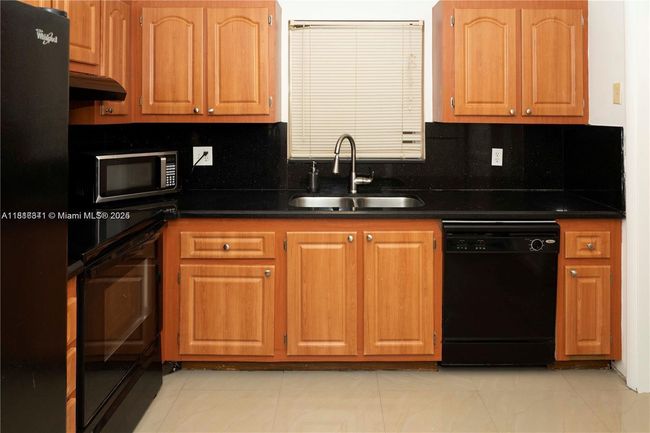 APT-23C - 5140 Sw 40 Th Ave, Condo with 2 bedrooms, 2 bathrooms and null parking in Fort Lauderdale FL | Image 5