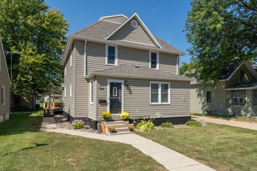 742 2nd Ave Sw, Wells, MN, 56097-1804 | Card Image