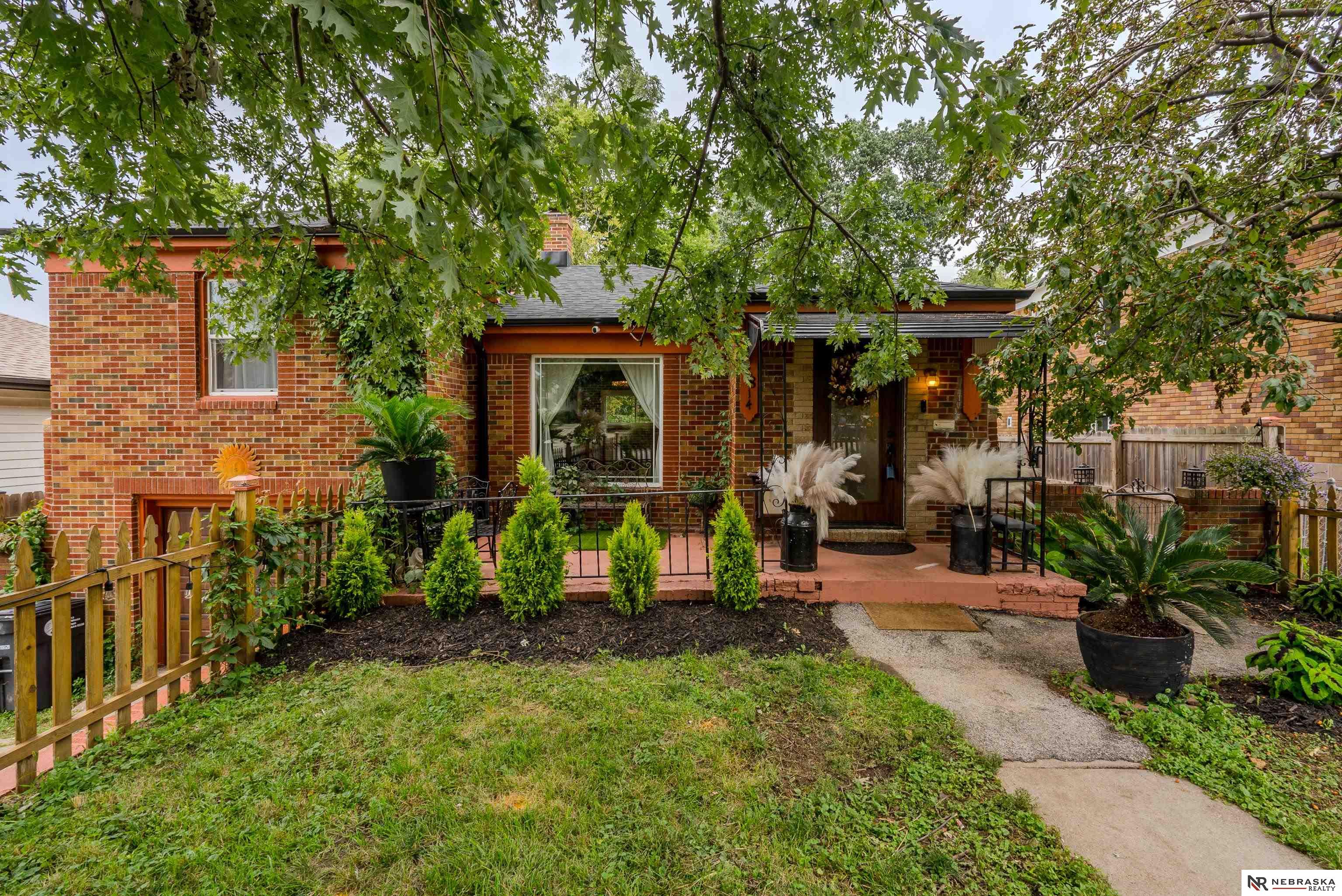 Maple St, Omaha, NE 68104