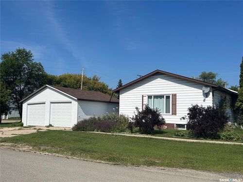 107 Railway Ave, Middle Lake, SK, S0K2A1 | Card Image