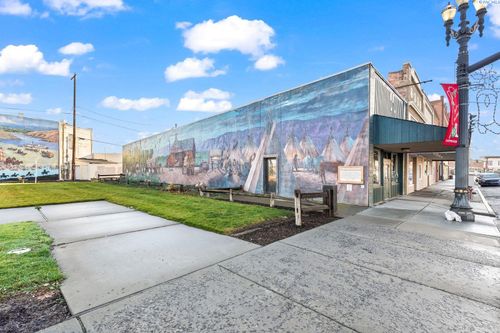 10 S Toppenish Ave, Toppenish, WA, 98948-1556 | Card Image