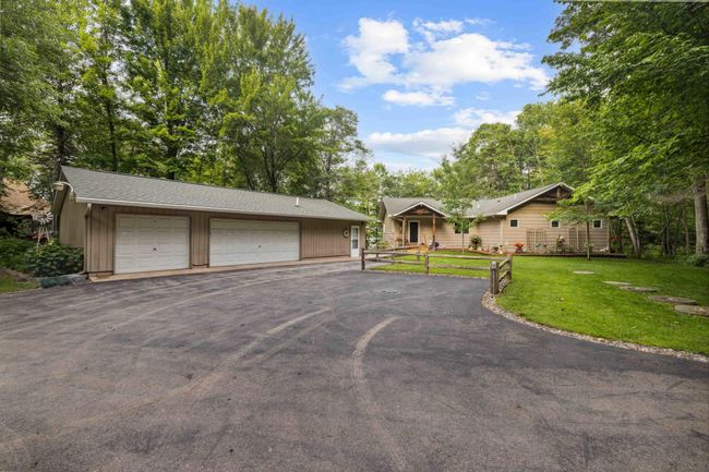 Paved driveway area | Image 40