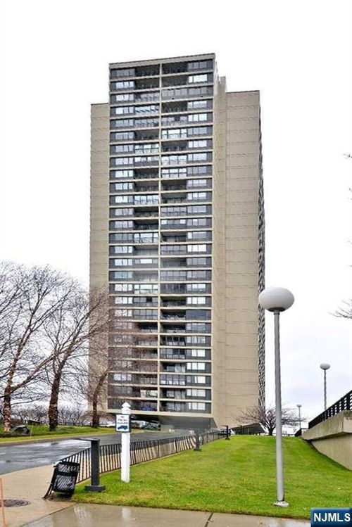 5 Horizon Rd, Fort Lee, NJ, 07024-6651 | Card Image