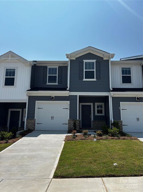 6118 Starview Ter, Charlotte, NC, 28216-0389 | Card Image