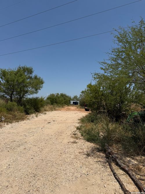710 Forest Creek Rd, Devine, TX, 78016-2232 | Card Image