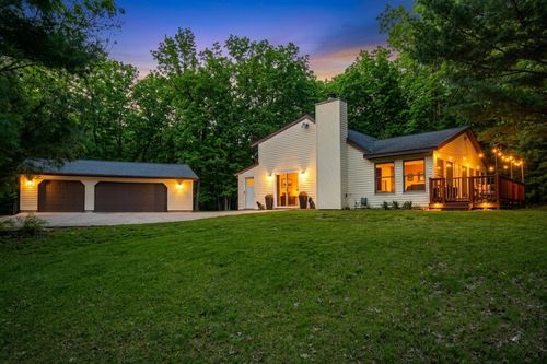 W2951 49th St, Mauston, WI, 53948-8915 | Card Image