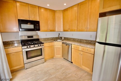 78 Woodward Ln, Basking Ridge, NJ, 07920-2725 | Card Image