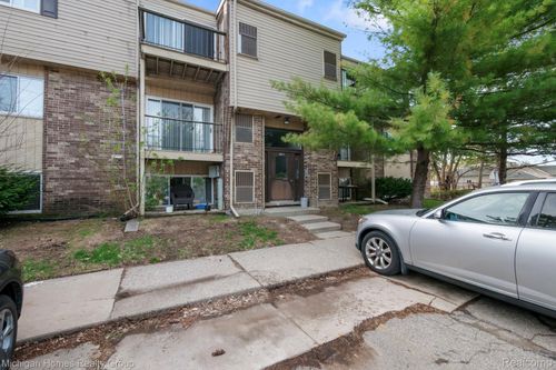 38271 Fairway Ct, Clinton Township, MI, 48038-6606 | Card Image