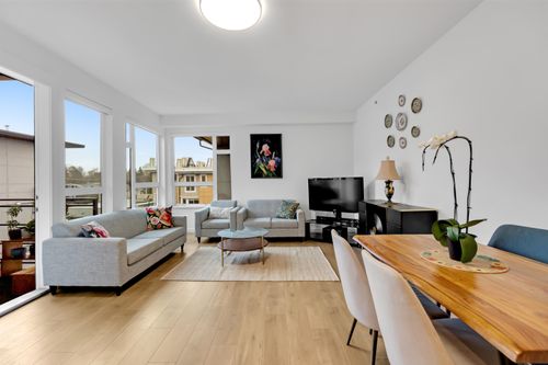303-715 W 15th St, North Vancouver, BC, V7M1T2 | Card Image