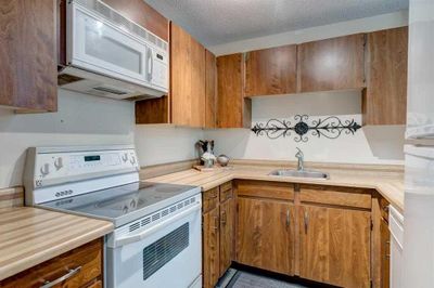 2135 - 70 Glamis Dr Sw, Condo with 1 bedrooms, 1 bathrooms and 1 parking in Calgary AB | Image 2