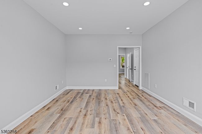 6 Pleasant Ave, Home with 4 bedrooms, 2 bathrooms and null parking in Clifton NJ | Image 4