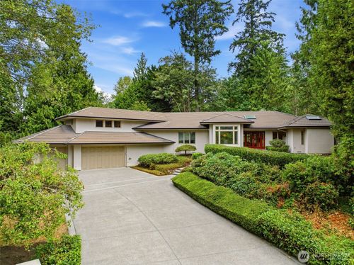 16102 Se Cougar Mountain Way, Bellevue, WA, 98006-5617 | Card Image