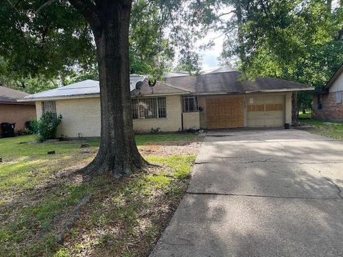 10517 Kelburn Drive, Houston, TX, 77016 | Card Image