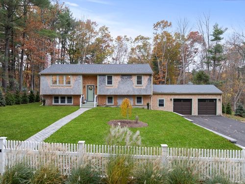 53 Chestnut St, Hanover, MA, 02339-1503 | Card Image