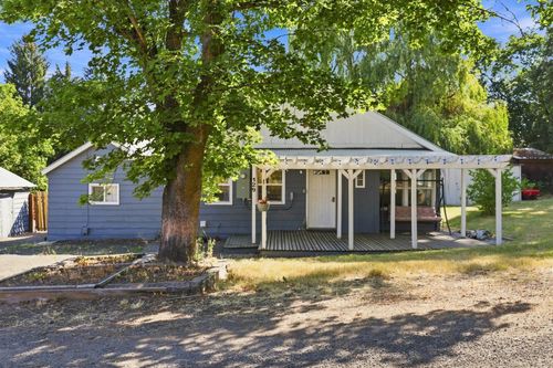 129 S Pine St, Rockford, WA, 99030-9618 | Card Image