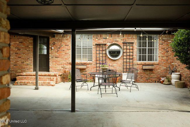 carport/patio | Image 9