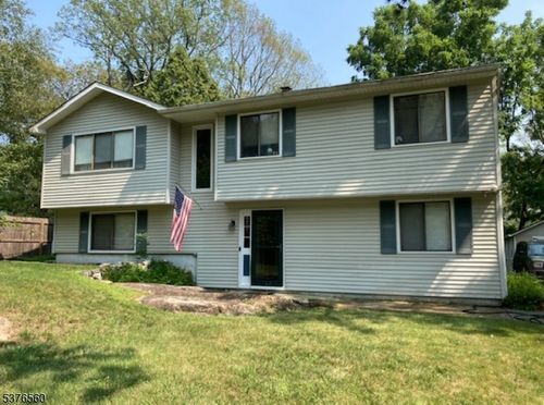 76 Woodland Dr, Vernon, NJ, 07462-3513 | Card Image