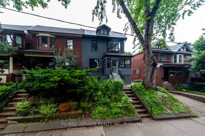 421 Grace St, Home with 4 bedrooms, 2 bathrooms and 3 parking in Toronto ON | Image 2