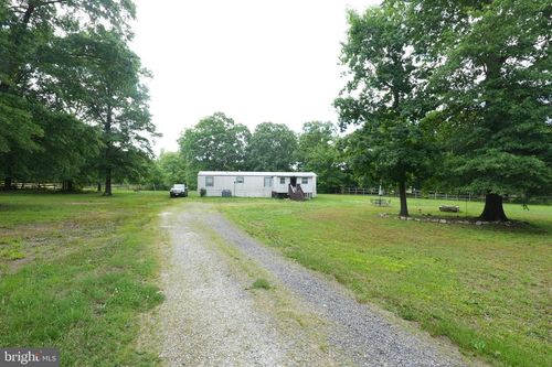 4911 Lewiston Rd, BUMPASS, VA, 23024-8812 | Card Image