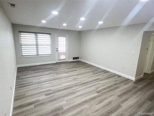 1291 Millbrook Trl, Ann Arbor, MI, 48108-5913 | Card Image