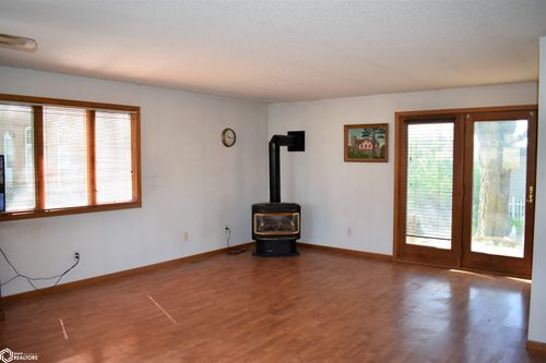 916 3rd Ave, Ackley, IA, 50601-1613 | Card Image