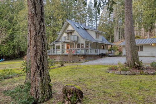 5805 Brooks Rd, Halfmoon Bay, BC, V7Z1G7 | Card Image