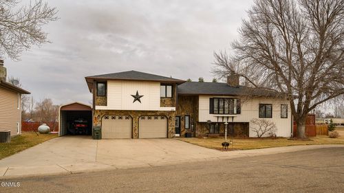 1-818 Mannhaven Street, Hazen, ND, 58545 | Card Image