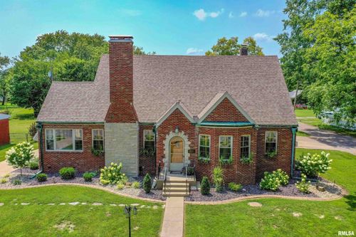 235 N Indiana Ave, Salem, IL, 62881-1338 | Card Image