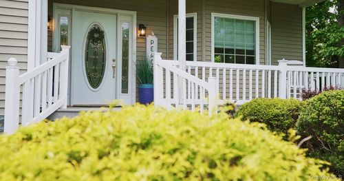 5 Mill Race, Hampton Bays, NY, 11946-3309 | Card Image