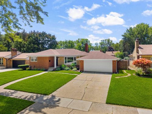 307 Wellington Cres, Mount Clemens, MI, 48043-2933 | Card Image