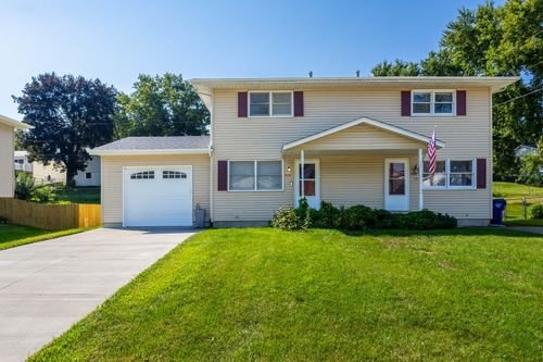 3109 Sunburst Dr, Bettendorf, IA, 52722-2837 | Card Image