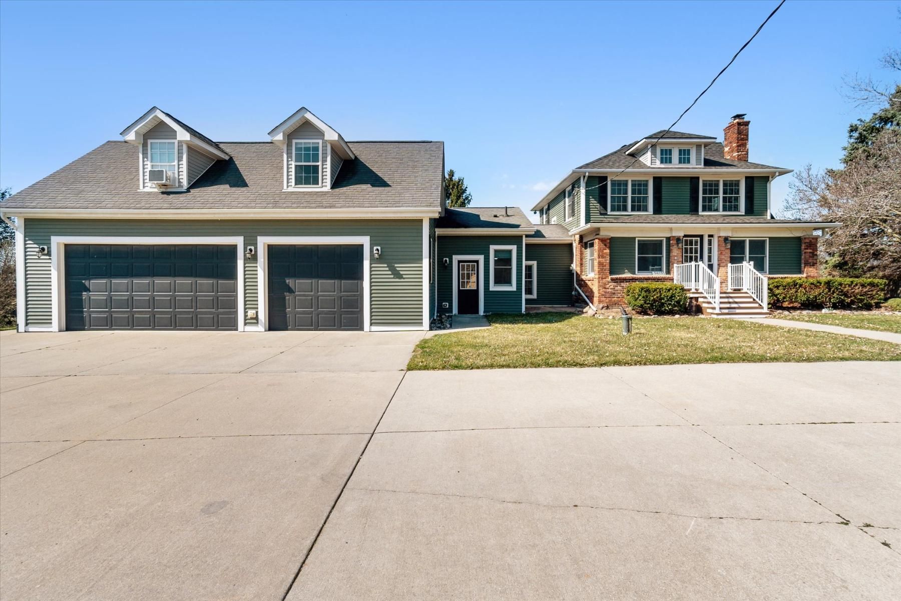 Oak Pointe Ln, Northville, MI 48167
