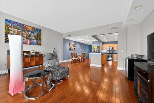 713-5055 Addison Cir, Addison, TX, 75001-6324 | Card Image